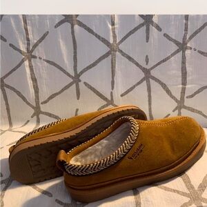 Koolaburra Brown Moccasin Slippers with Knit Collar